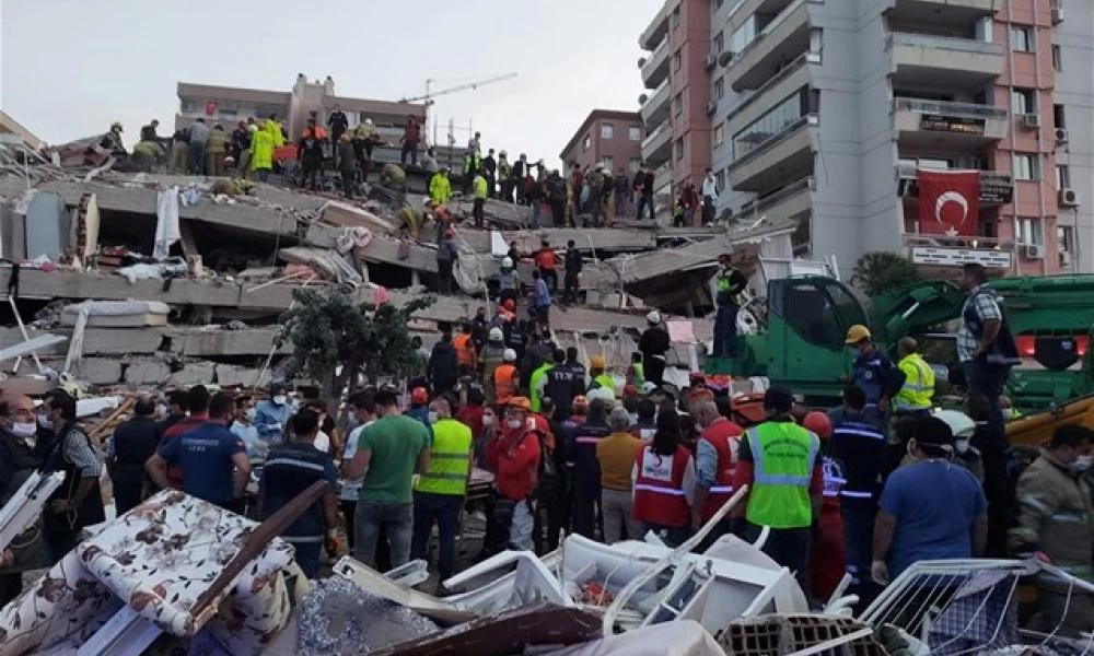 Σεισμός - Τουρκία: Τουλάχιστον 25 οι νεκροί στα συντρίμμια